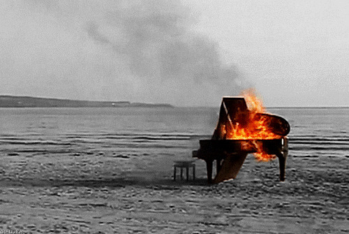 火烧钢琴动态图片