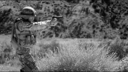 士兵射击训练gif图:射击