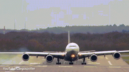飞机落地gif图片:飞机