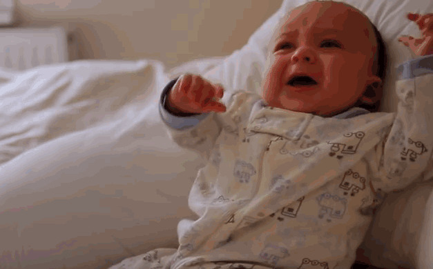 大哭大闹的小孩动态图片:哭闹,婴儿