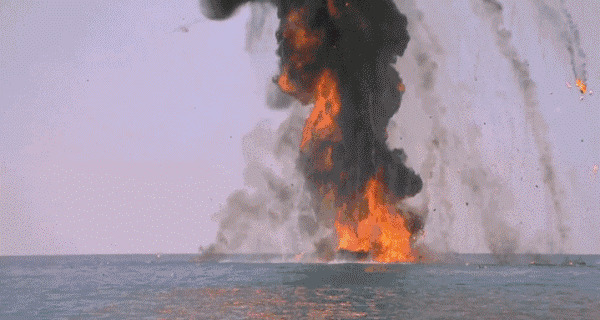 海上油田爆炸动态图片:爆炸