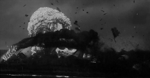 飞机被导弹击中爆炸动态图片:爆炸