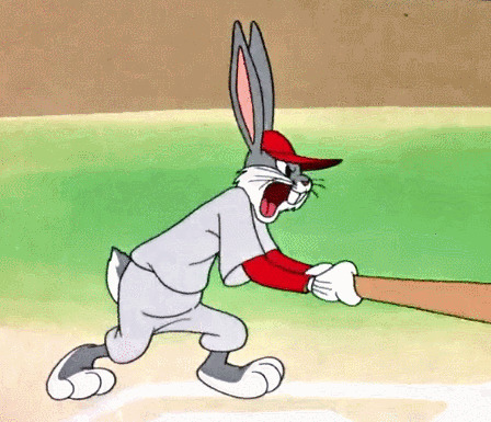 兔八哥穿着运动衣挥舞着棒球干GIF图片:兔八哥