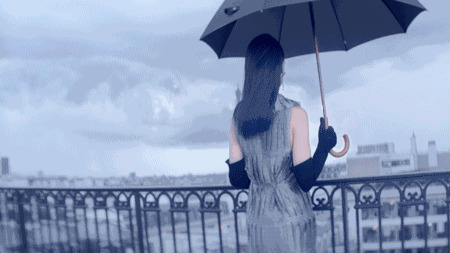 打伞的女神看风景GIF图片:女神