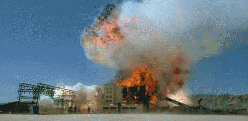 飞机撞上化工厂爆炸gif图片:爆炸