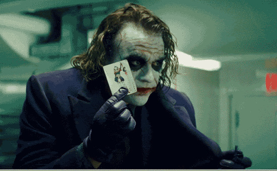 小丑玩扑克魔术GIF图片:小丑