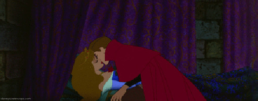 王子亲吻公主GIF图片