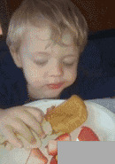 小孩吃饭瞌睡搞笑图片