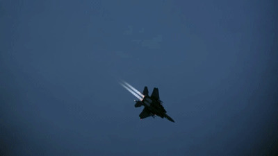 战机夜空飞行gif图:飞机