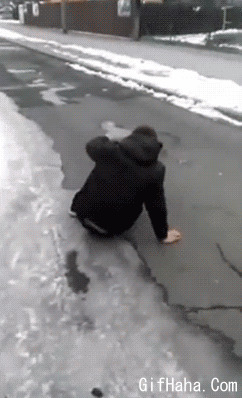 路上滑冰摔倒搞笑图片:摔倒