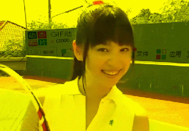 开心的网球少女闪图