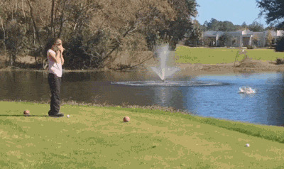 女人打高尔夫搞笑图片