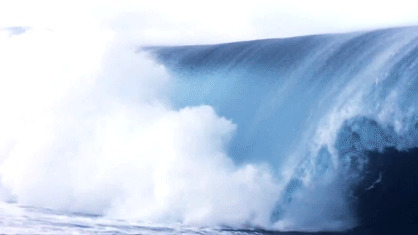 滔天巨浪席卷gif图:巨浪