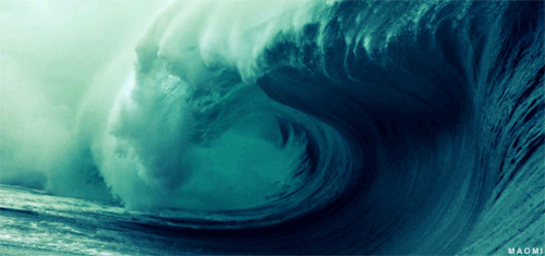 巨浪席卷唯美动态图:海浪