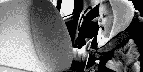小宝宝坐车搞笑表情图