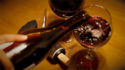 倒上一杯红酒动态图:红酒