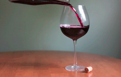 高脚杯倒红酒动态图片:红酒