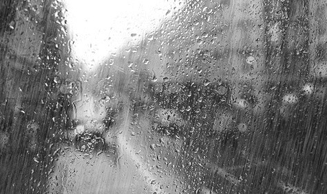 玻璃窗外的雨景gif图:雨景