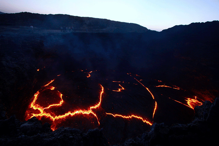 火山表面熔浆动态图:火山