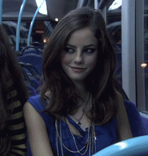 坐地铁的少女表情图:魅力