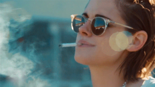 辣妹拽拽抽烟动态图片:抽烟