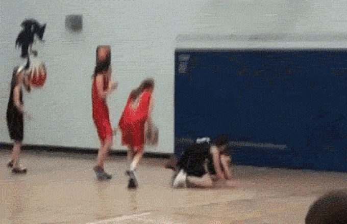 女篮运动员投篮失败动态图片:篮球