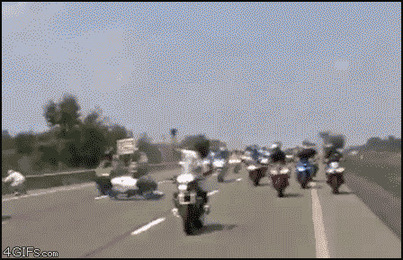 骑摩托特技表演动态图片