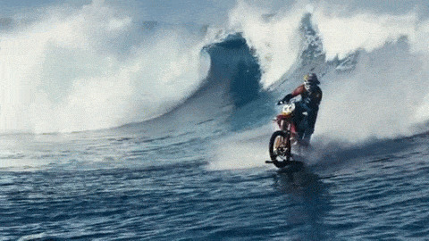 骑摩托冲浪动态图片
