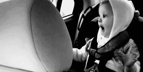 小孩子坐车飞逗你表情动态图片:小孩子