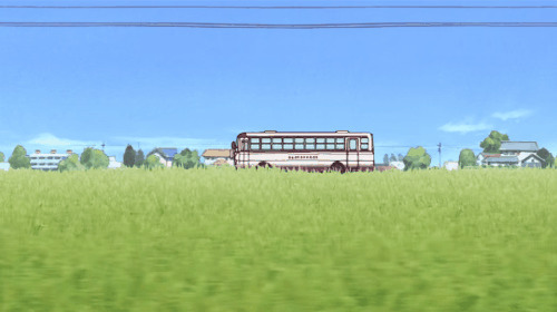 旅行车开在乡村动画图片:乡村