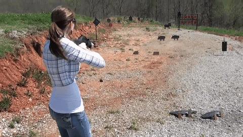 女子射击练习gif图片:射击