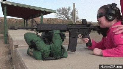 练枪从娃娃抓起gif图:射击