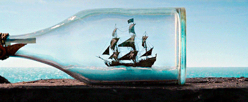 漂流瓶里的帆船动态图片:漂流瓶