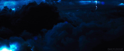 黑云与闪电动态图片:闪电