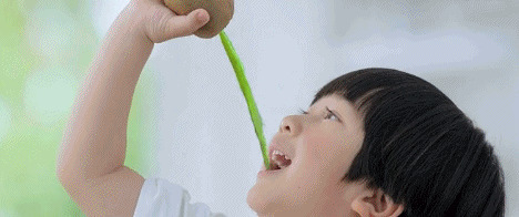 儿童喝饮料动态图片:饮料