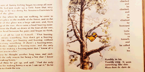 书本上的动画gif图片:爬树