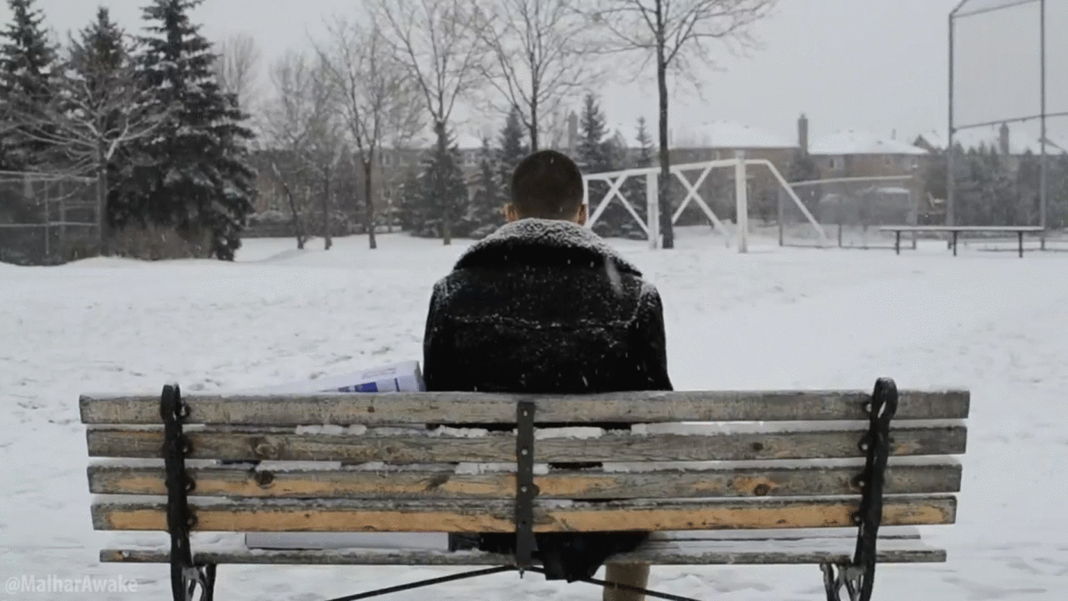 雪天孤独的人gif图
