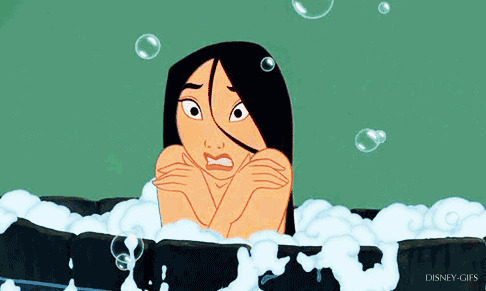 卡通少女洗澡害怕动态图片