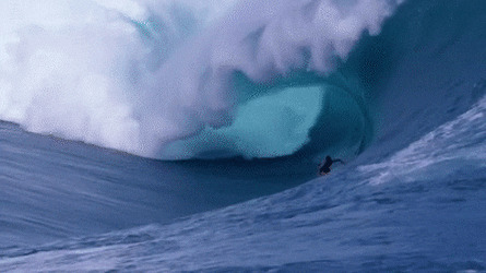 挑战席卷的大浪gif图:冲浪