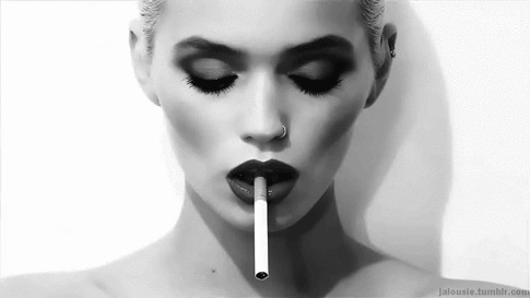 叼香烟模特写真gif图