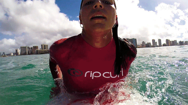 女子海上冲浪运动gif图片:冲浪