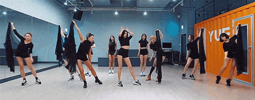 gif韩国女子组合跳完舞:女组合