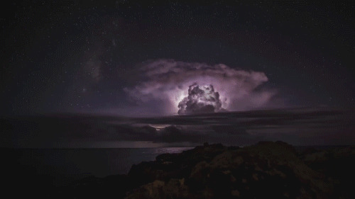 乌云闪电美景动态图片:闪电