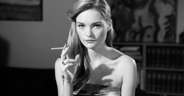 抽烟的女孩那么美动态图片:抽烟