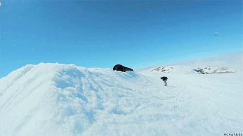 滑雪运动员滑雪转圈gif图片