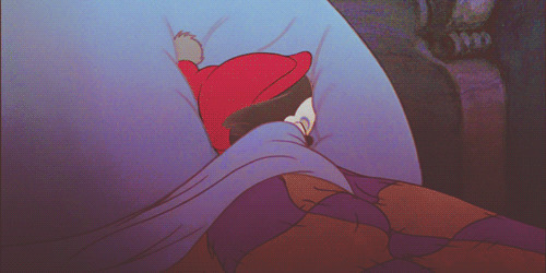 卡通小老鼠盖被子睡觉gif图片