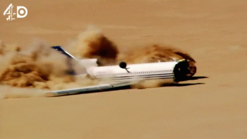 一架飞机落地机毁人亡GIF图片:飞机