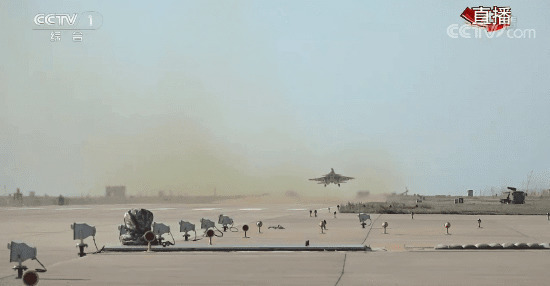 阅兵仪式战机起飞gif图片:阅兵,飞机