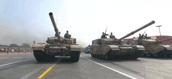 70周年阅兵坦克方阵gif图片:阅兵,方阵