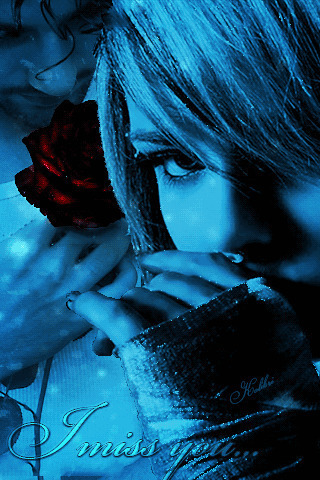 手握玫瑰的女人动态素材图片:玫瑰花